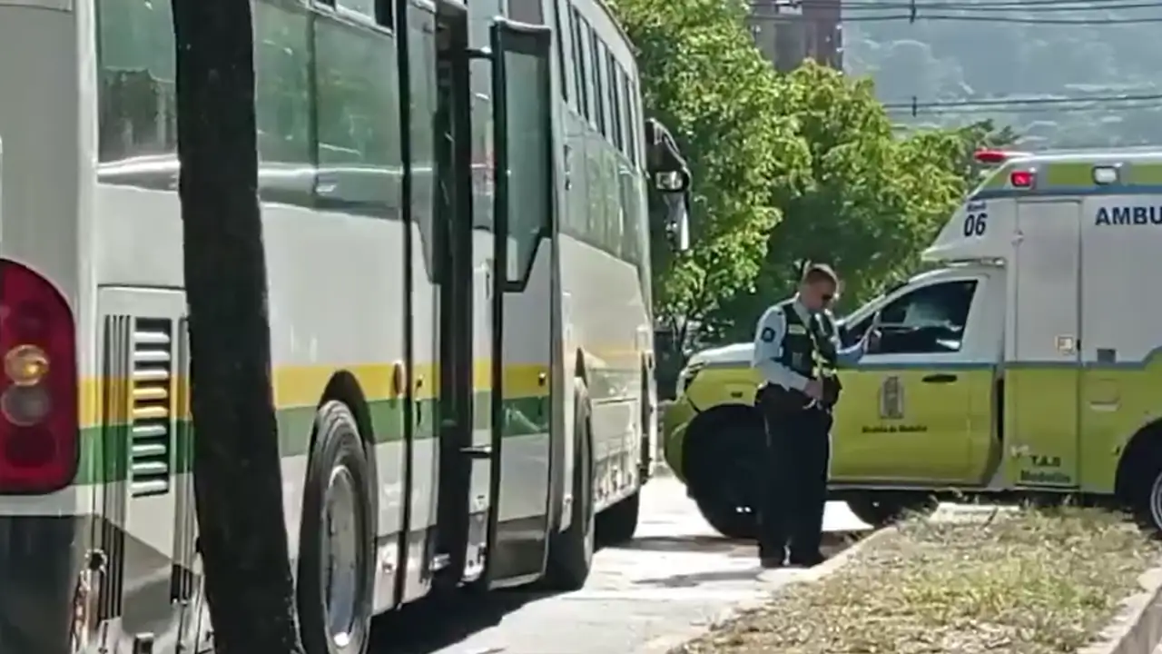 Metroplús y ambulancia chocaron en la Calle Barranquilla Metroplús y ambulancia chocaron en la Calle Barranquilla
