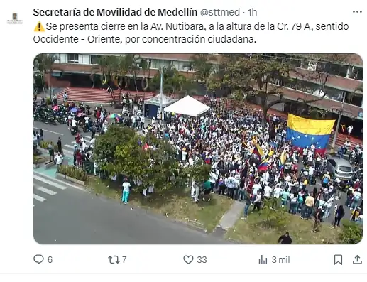Ciudadanos venezolanos en Medellín protestan el día de las elecciones presidenciales en su país
