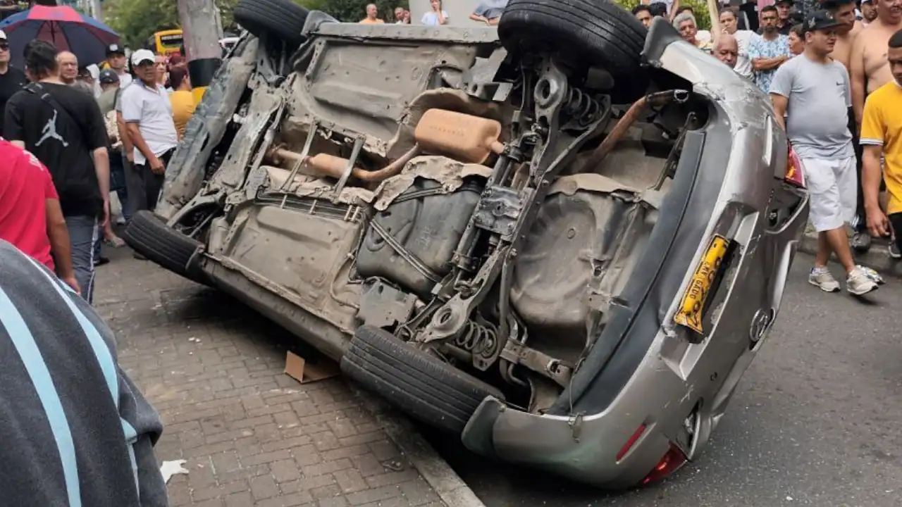 Mujer embarazada fue atropellada por el carro sin frenos que se volcó en Andalucía 1 Mujer embarazada fue atropellada por el carro sin frenos que se volcó en Andalucía
