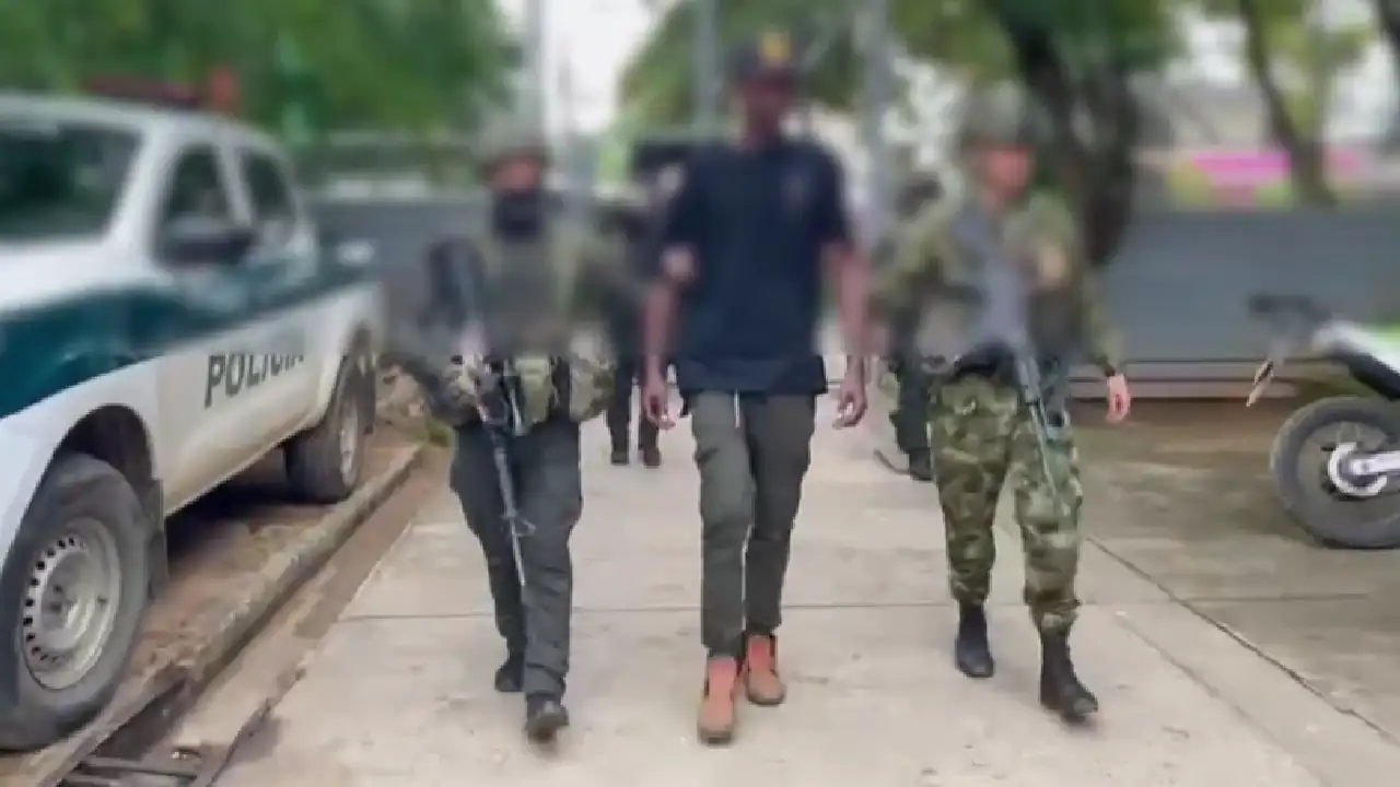 En El Bagre capturaron a alias “El Negro” un desmovilizado de las AUC pero que siguió delinquiendo con el Clan del Golfo 1 captura-elnegro-elbagre1
