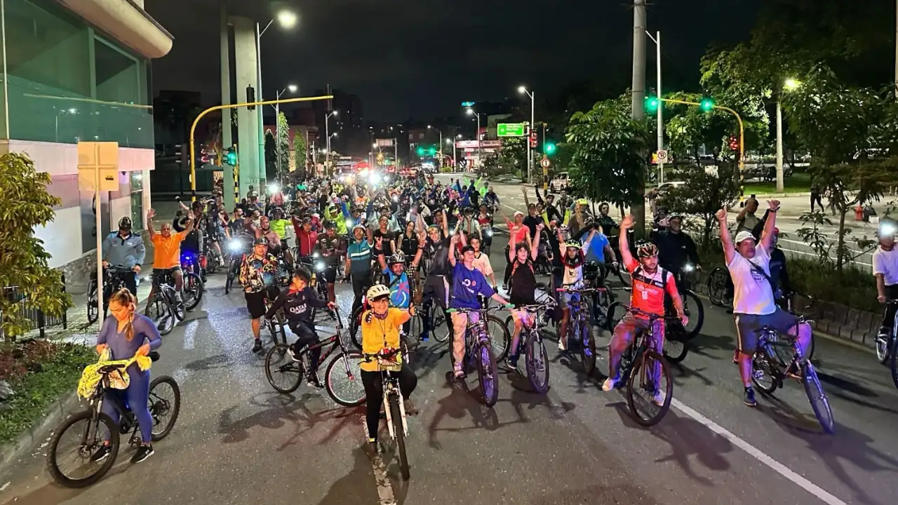 ciclopaseo-nocturno-envigado