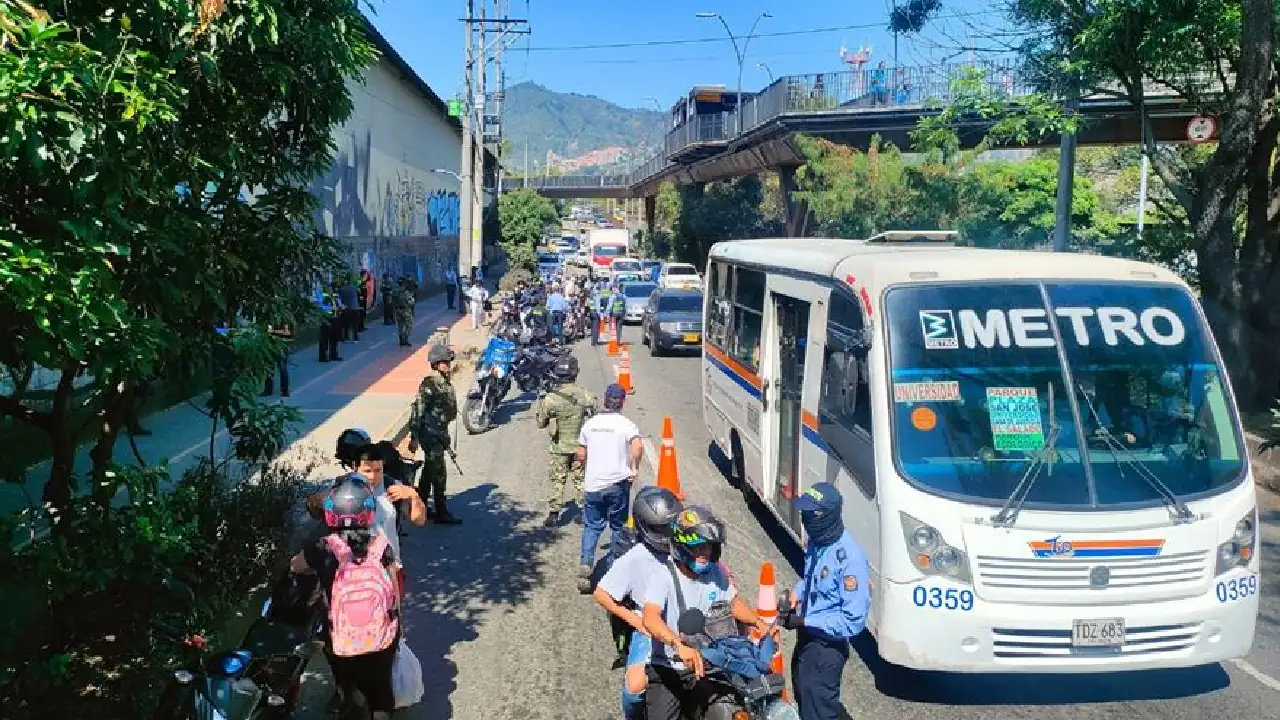 Operativos de control al transporte informal en Envigado deja 112 vehículos inmovilizados 1 comparendos-envigado-transporteinformal1