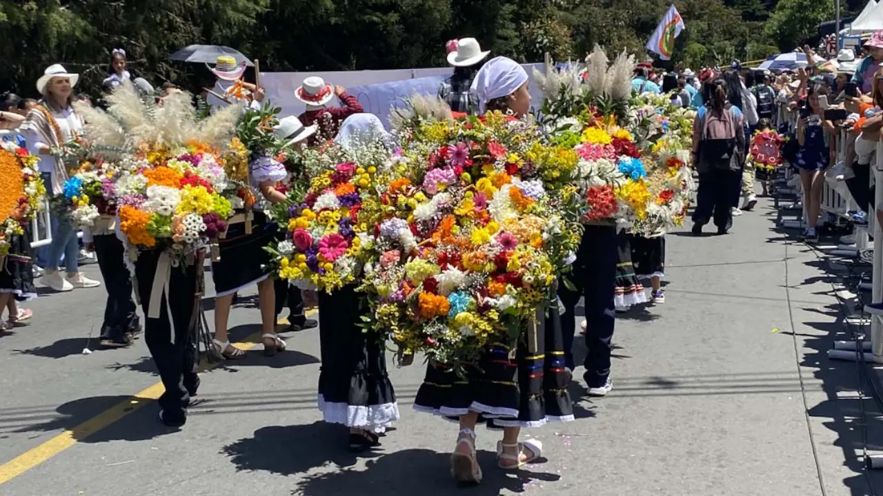 Feria de las Flores 2024: programación completa y guía de eventos en Medellín 3 desfile-infantil-silleteritos-2024