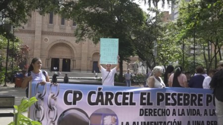 “La Cárcel de la muerte”, así apodan los familiares de reclusos a la Cárcel Pedregal de Puerto triunfo marchas-familiares-reclusos