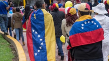venezolanos votar elecciones en medellin