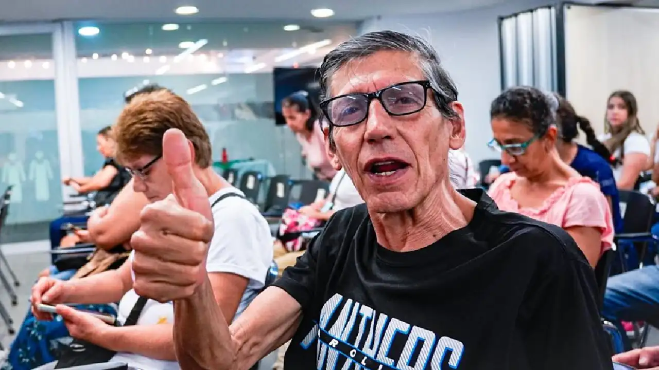 ¡Qué nitidez! En Envigado cerca de 200 personas están estrenando lentes y monturas de gafas 2 viejitos-congafas-envigado2