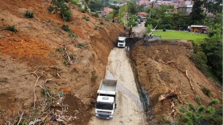 ¡Atención! Habilitan un carril en la vía Medellín -Urabá, a la altura de Cañasgordas ¡Atención! Habilitan un carril en la vía Dabeiba - Santa Fe de Antioquia