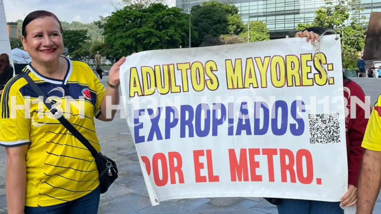 Los afectados por el proyecto Metro de la 80 realizaron un plantón en el Concejo de Medellín 1 Los afectados por el proyecto Metro de la 80 realizaron plantón en el Concejo de Medellín