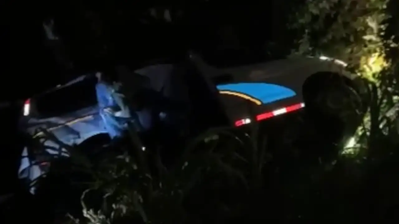 Siete personas lesionadas tras el volcamiento de una aero – vans en la autopista Medellín-Bogotá Siete lesionados tras el volcamiento de una aero - vans en la autopista Medellín-Bogotá