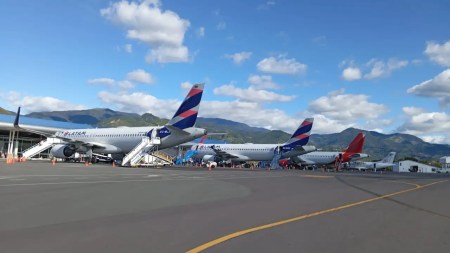 Aerolíneas en Colombia normalizan operaciones tras levantamiento de restricciones de combustible