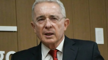 El expresidente Álvaro Uribe venderá al Gobierno 192 hectáreas para la reforma agraria