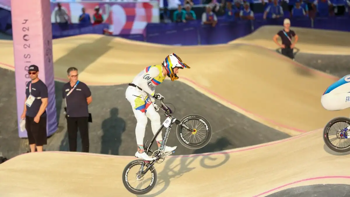 Mariana Pajón, la ‘Reina del BMX’ clasificó a semifinales del BMX en los Juegos Olímpicos 