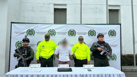 Capturan a alias ‘Shirly’, sería la encargada de pagar la nómina del ‘Clan del Golfo’ en Urabá Capturan a alias ‘Shirly’, sería la encargada de pagar la nómina del ‘Clan del Golfo’ en Urabá