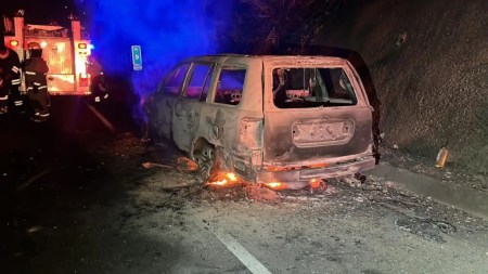 Otro vehículo se incendió en la vía Barbosa – Cisneros