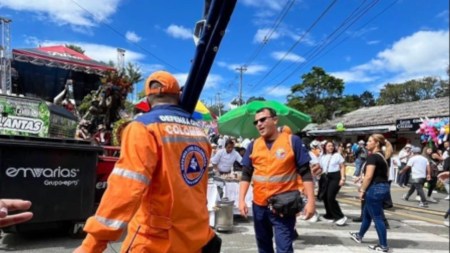 ¡Seguros! DAGRD adelanta plan de contingencia para 128 actividades de la Feria de las Flores DAGRD adelanta plan de contingencia para 128 actividades de mediano y gran formato durante la Feria de las Flores