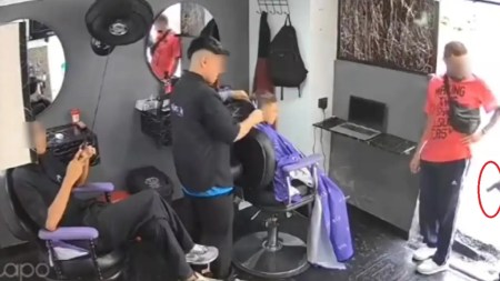 En Sabaneta, un ladrón llegó a una barbería y robó sin importarle la presencia de un niño