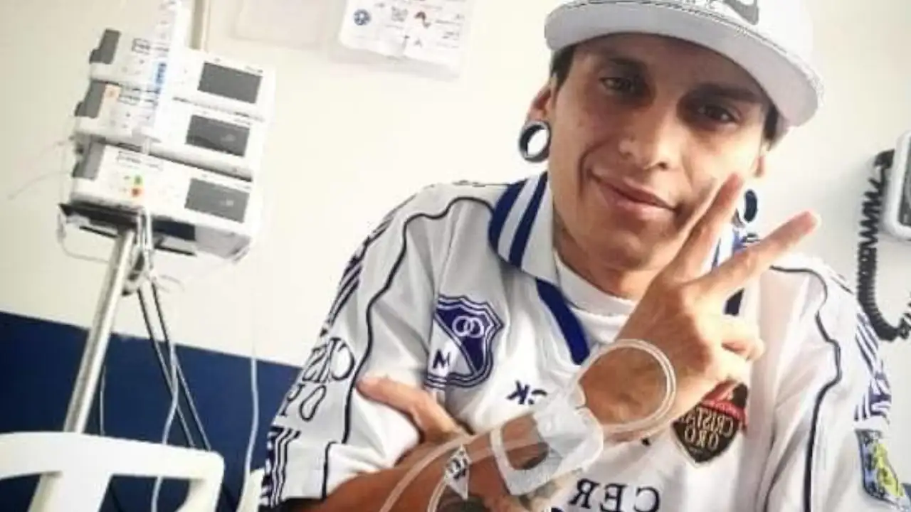 “Katy”, la mascota de Javier Acosta, busca un nuevo hogar tras la decisión de su dueño de someterse a la eutanasia 1 Aparece un médico que dice poder “salvar” a Javier Acosta y eliminar la bacteria