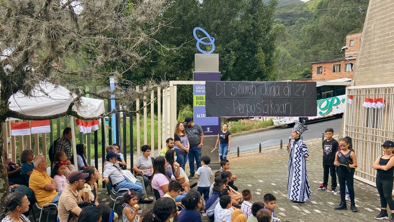 Medellin cuenta su historia desde 30 bibliotecas publicas