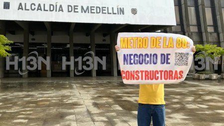 Los afectados por el proyecto Metro de la 80 realizaron un plantón en el Concejo de Medellín