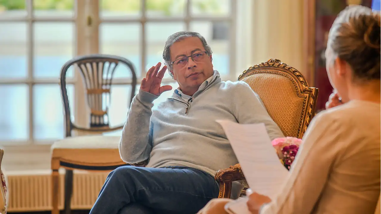 Petro le aseguró a un diario Francés que ha sacado de la pobreza a 1,6 millones de personas