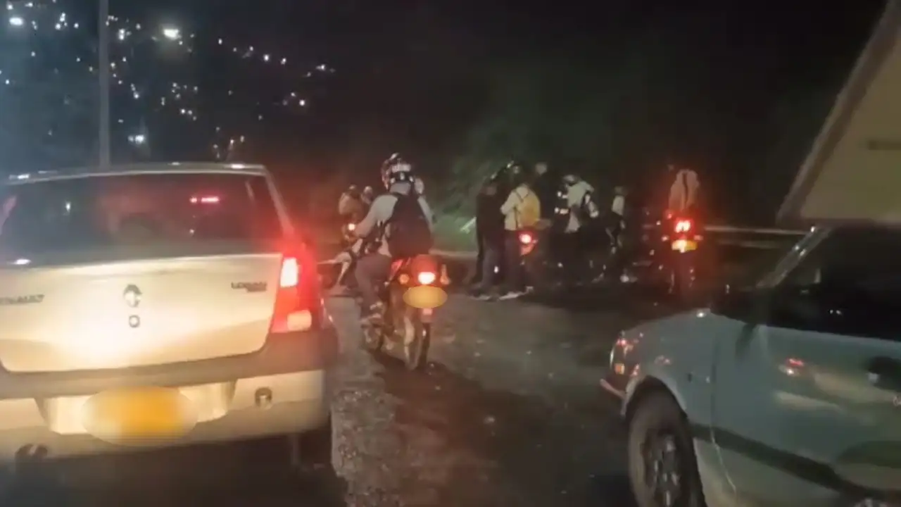 Por accidente, reportan paso lento en la vía al Túnel de Occidente en Medellín
