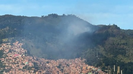 Reportan incendio en el Cerro Pan de Azúcar, bomberos están en el sitio