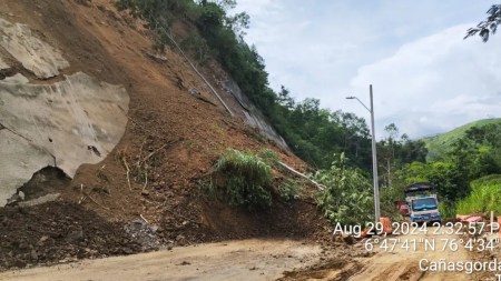 Ya hay paso a un carril en la vía Medellín - Urabá
