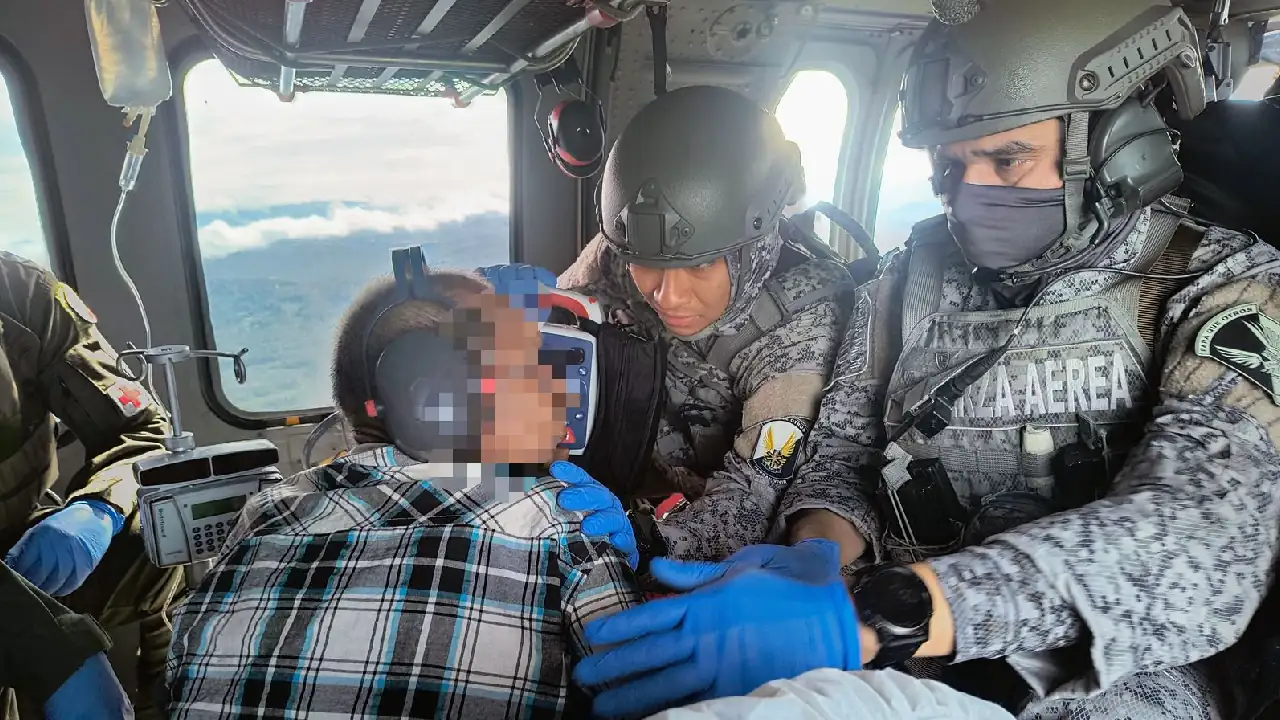 adulto-mayor-indigena-resctaado-fuerza-aerea