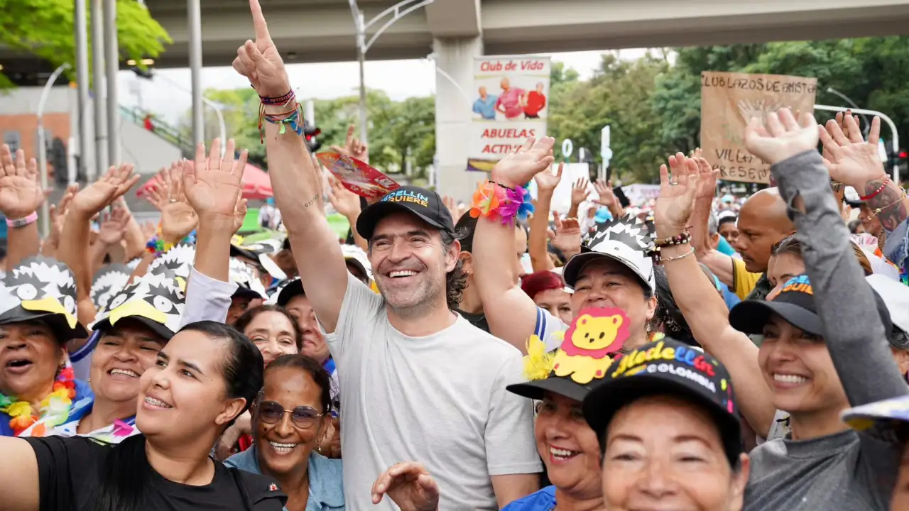 caminata-adultos-mayores-medellin2