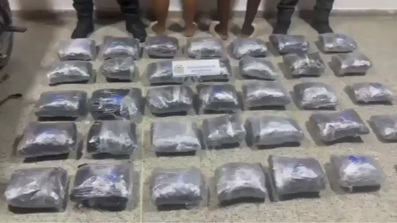 En el Urabá dos personas llevaban 17 kilos de marihuana en un costal por plena vía urbana 1 capturas-turbo-marihuana-costal1