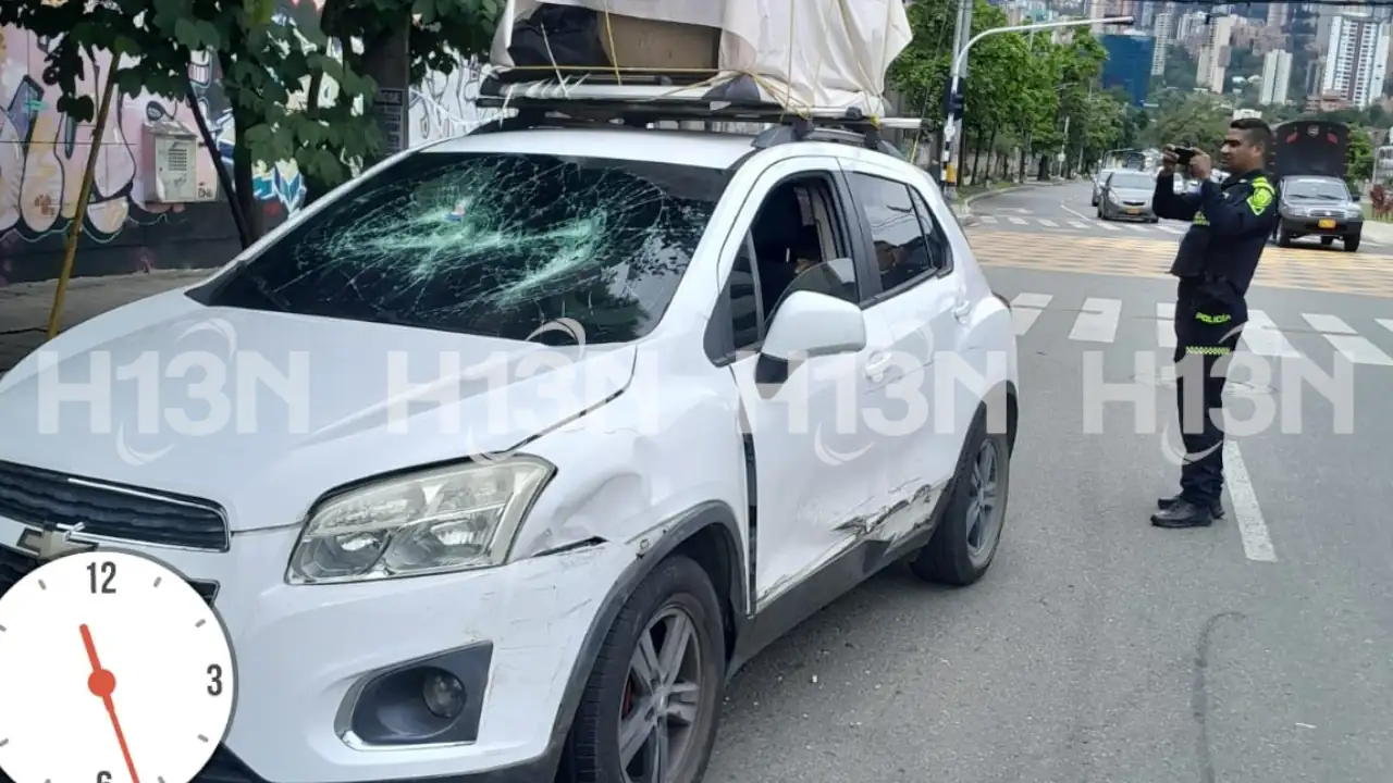 Ciudadano describe ataque violento contra su carro en el que se movilizaba con su familia en Medellín