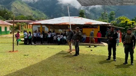 entrega 52 titulos de propiedad a familias victimas del conflicto en corregimiento el Aro de Ituango Antioquia