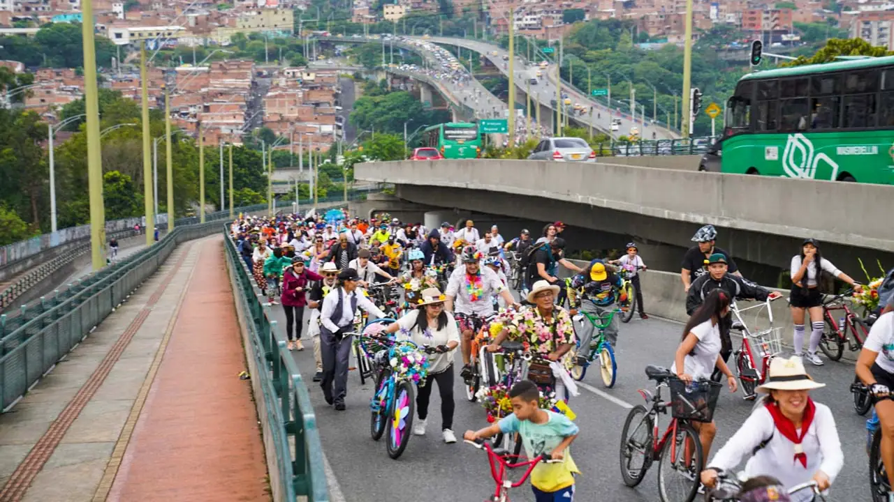 Todo listo para la ‘Feria a Ritmo de Bicicleta’ de las Ferias de las Flores; conozca dónde y cuándo es feria-ritmo-bicicleta-2024-medellin