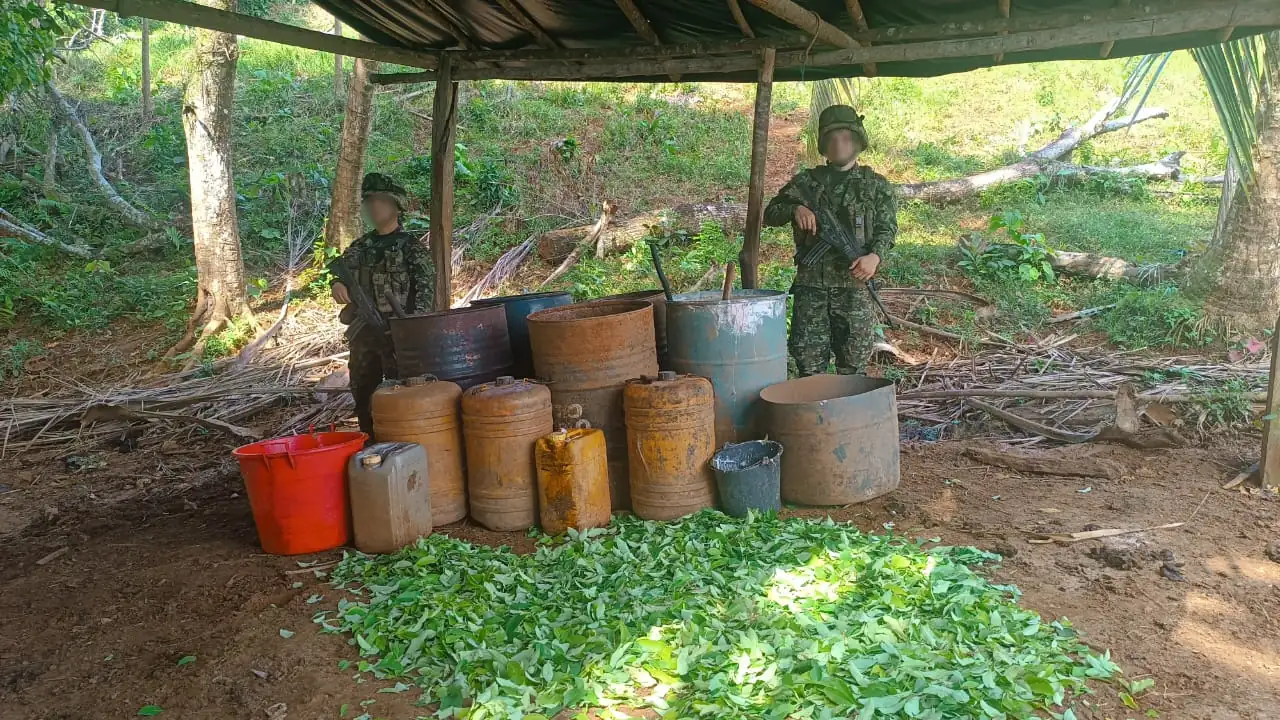 Impactan economías ilícitas al Clan del Golfo: destruyen 6 laboratorios de coca en Antioquia y Córdoba 3 laboratorios-coca-antioquia-cordoba1