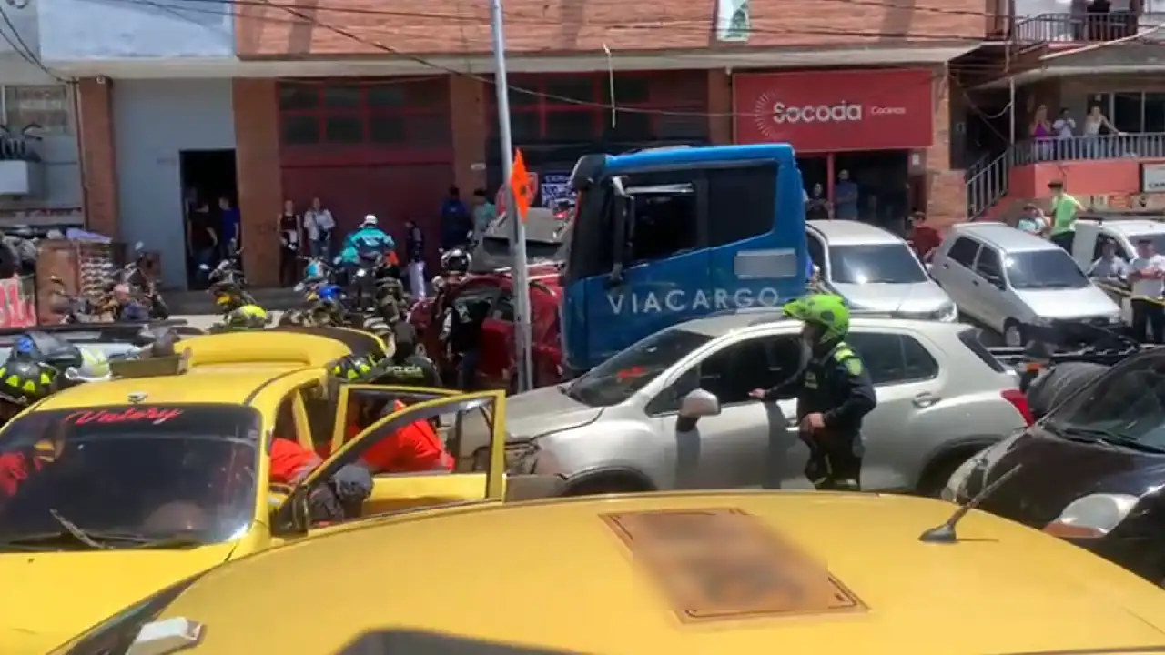 moento-choque-tractocamion-guayabal