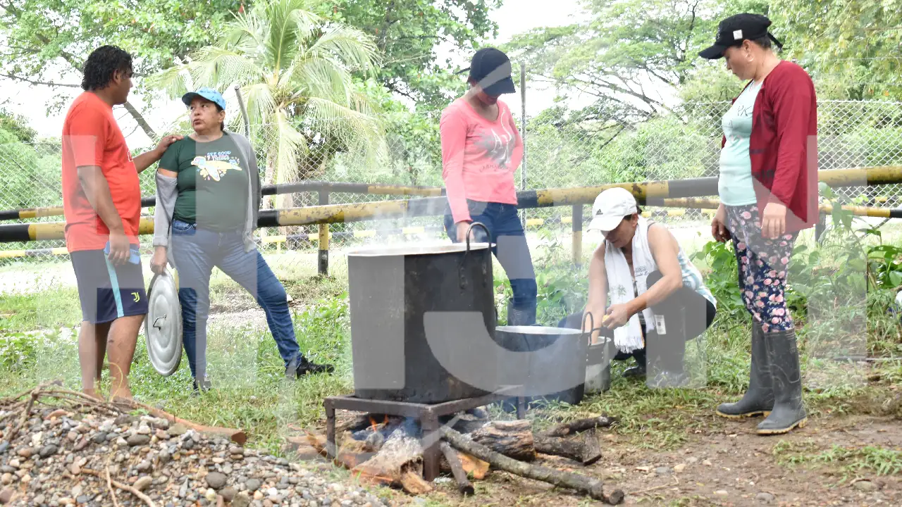 planton-comunidad-magdalena-medio-ecopetrol2