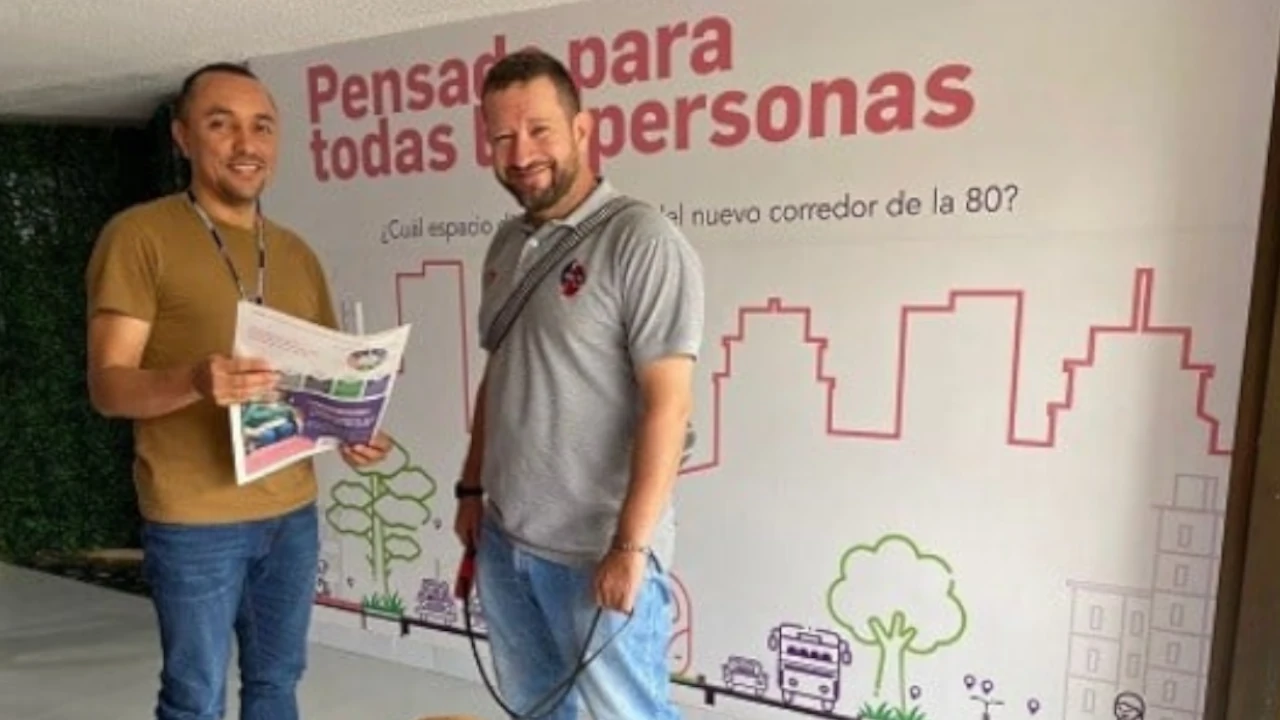 se inaugura el nuevo punto de informacion del Metro de la 80 en el barrio Simon Bolivar