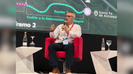 Gobernador de Antioquia pide a Covipacífico no derrumbar la montaña del sector Las Areneras Gobernador de Antioquia pide a Covipacífico no derrumbar la montaña del sector Las Areneras