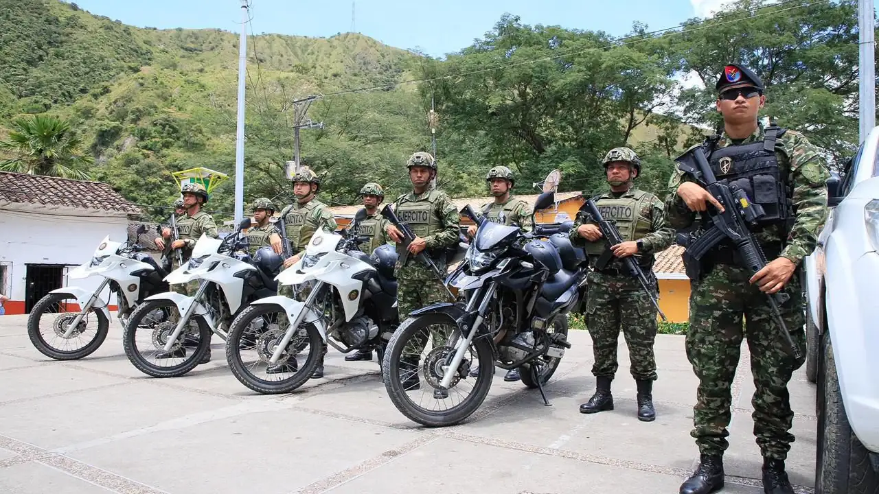 Gobernador presentó el Cartel de los más Buscados por extorsión y secuestro en Antioquia