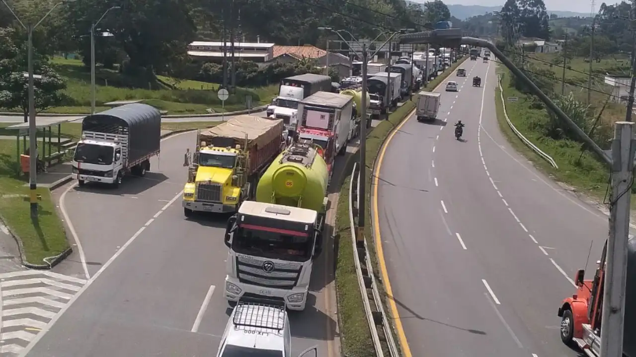 Si se dirige desde Medellín hacia Rionegro, evite tomar la autopista Medellín - Bogotá