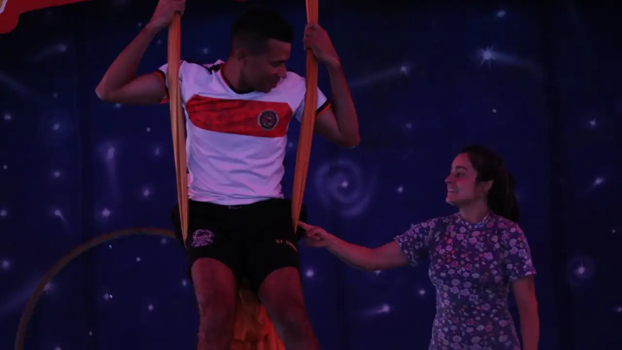 Soldados aprenden artes circenses de la mano del Circo Medellín