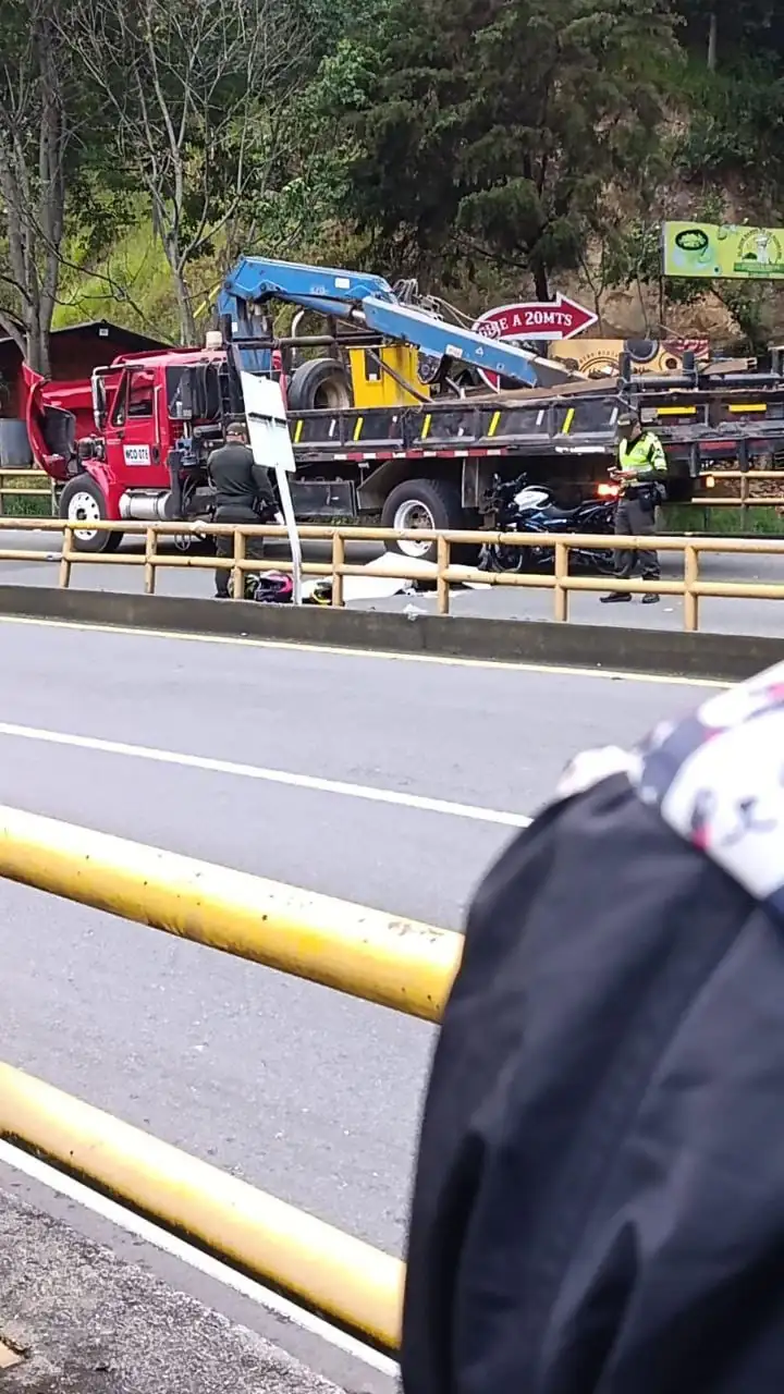 Motociclista pierde la vida en la vía Medellín -El Santuario