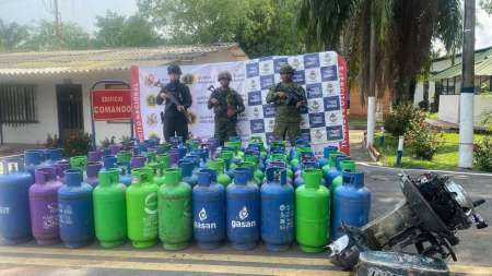 Armada de Colombia incauta 80 cilindros de gas licuado de petróleo en Yondó, Antioquia