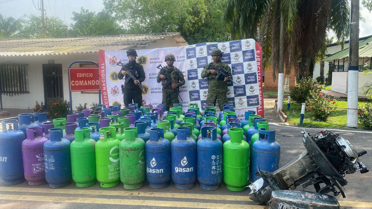 Armada de Colombia incauta 80 cilindros de gas licuado de petróleo en Yondó, Antioquia