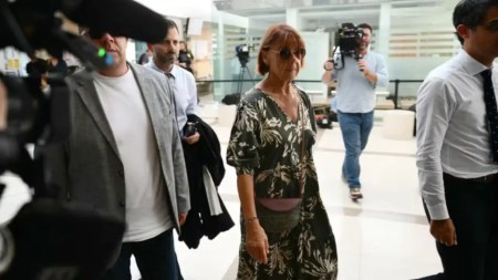 En Francia, un hombre drogaba a su esposa para que otros la abusaran: más de 50 sujetos serán juzgados Caso-mujer-en-Francia