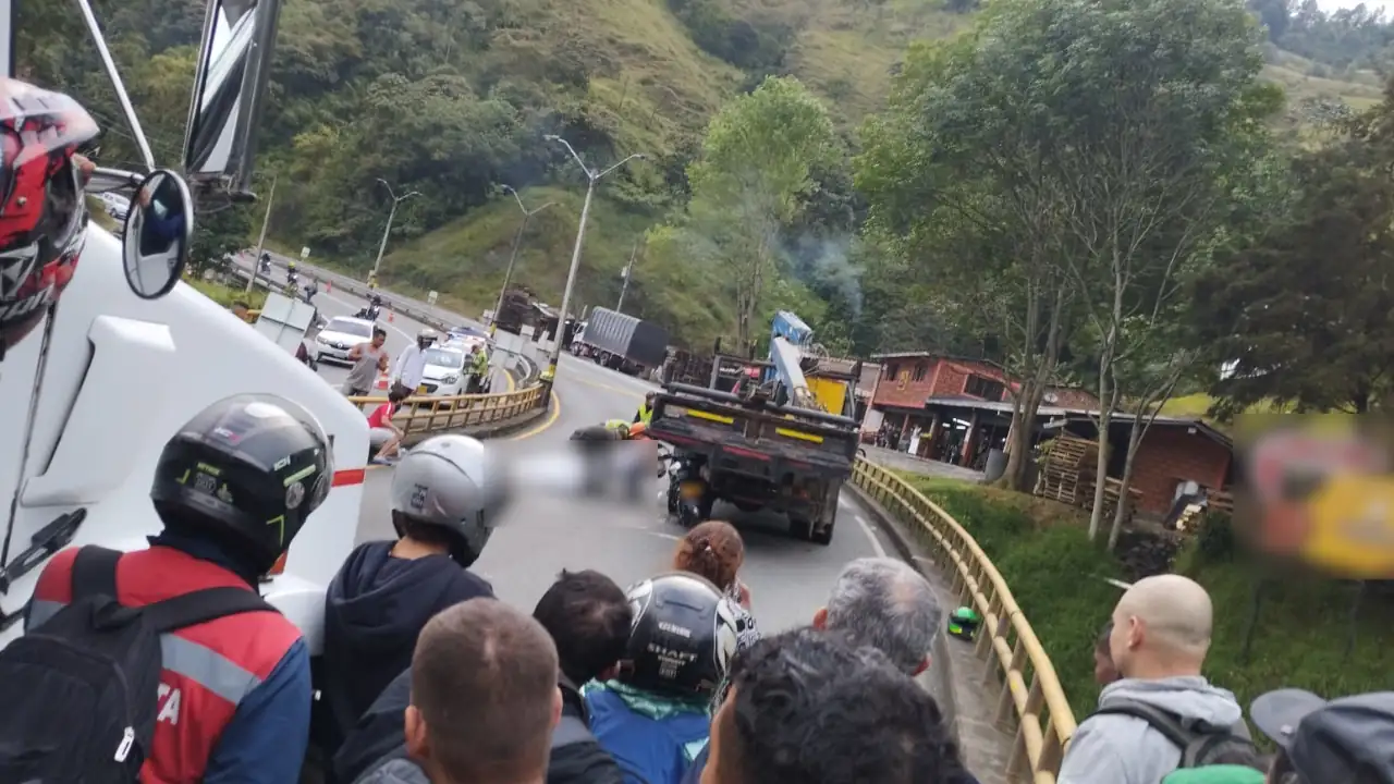 Motociclista pierde la vida en la vía Medellín -El Santuario
