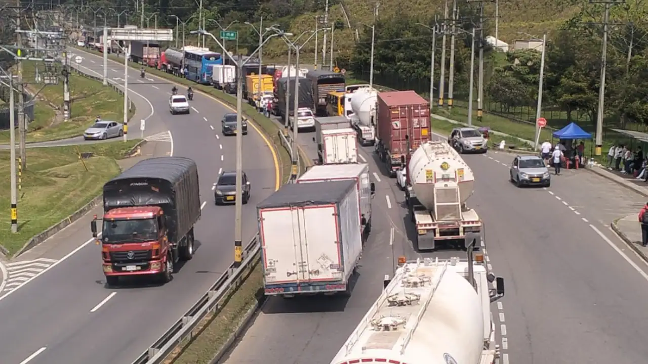 Si se dirige desde Medellín hacia Rionegro, evite tomar la autopista Medellín - Bogotá