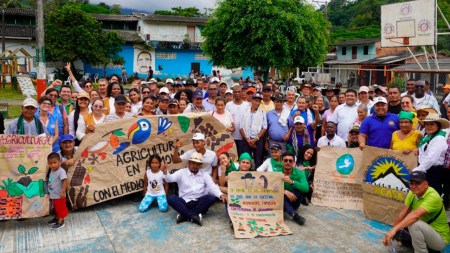 Más de 1.300 familias de San José de Apartadó, Urabá, se beneficiarán con proyectos de desarrollo sostenible y soberanía alimentaria familias-agricultures de urabá-reserva-campesina