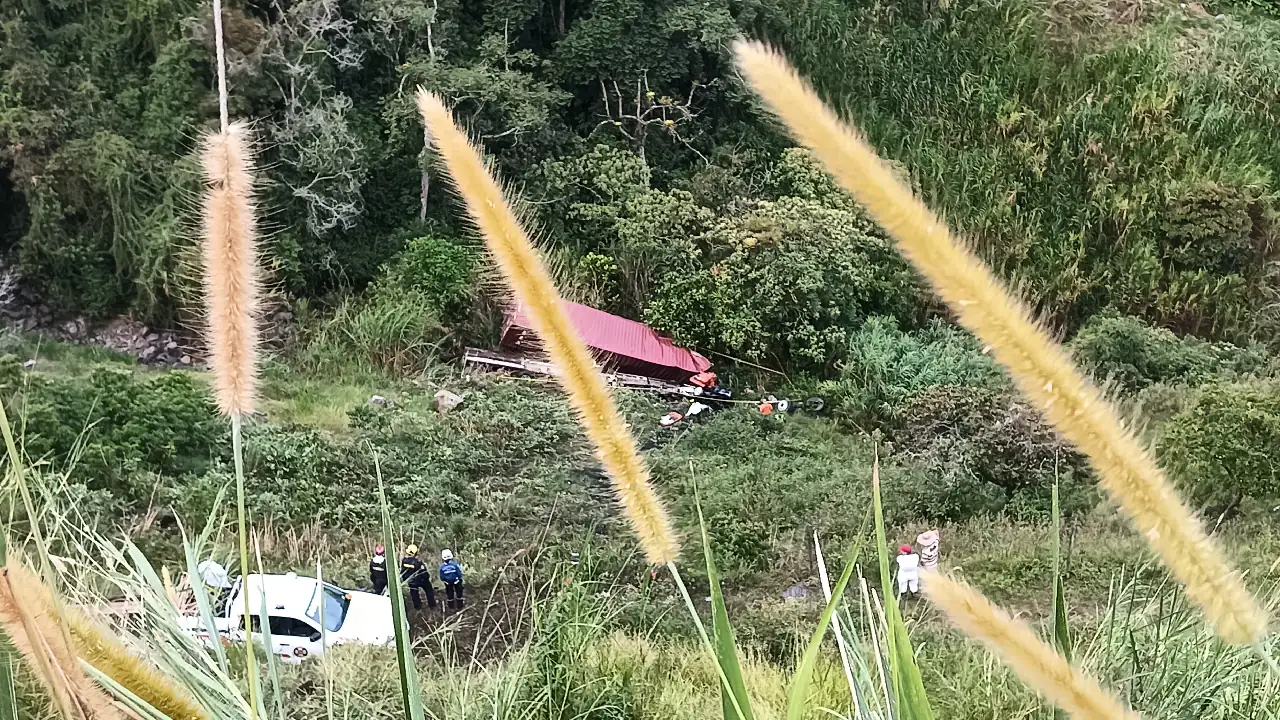camion-abismo-via-Medellín-Bogotá