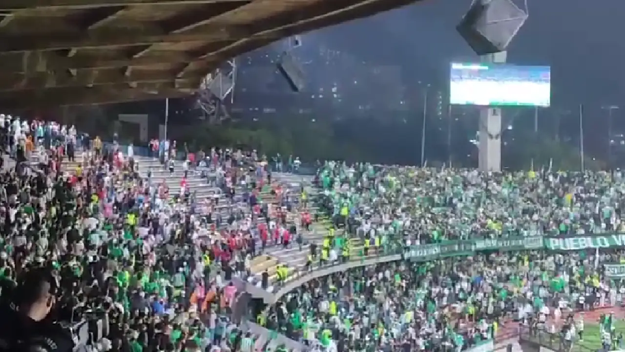 “El partido se terminó”, Dimayor, tras la batalla campal entre hinchas de Atlético Nacional y Junior 2 desmanes-partido-nacional-junior-cancelado1